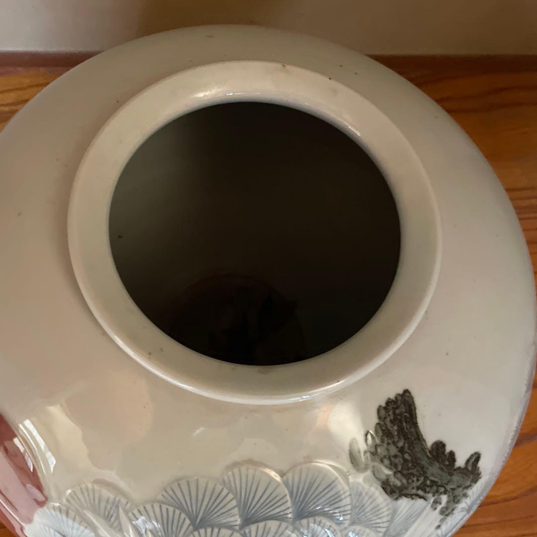 高麗白磁の象嵌（ぞうがん）壺　大壺 旭日鶴老松　象嵌壺　40x40