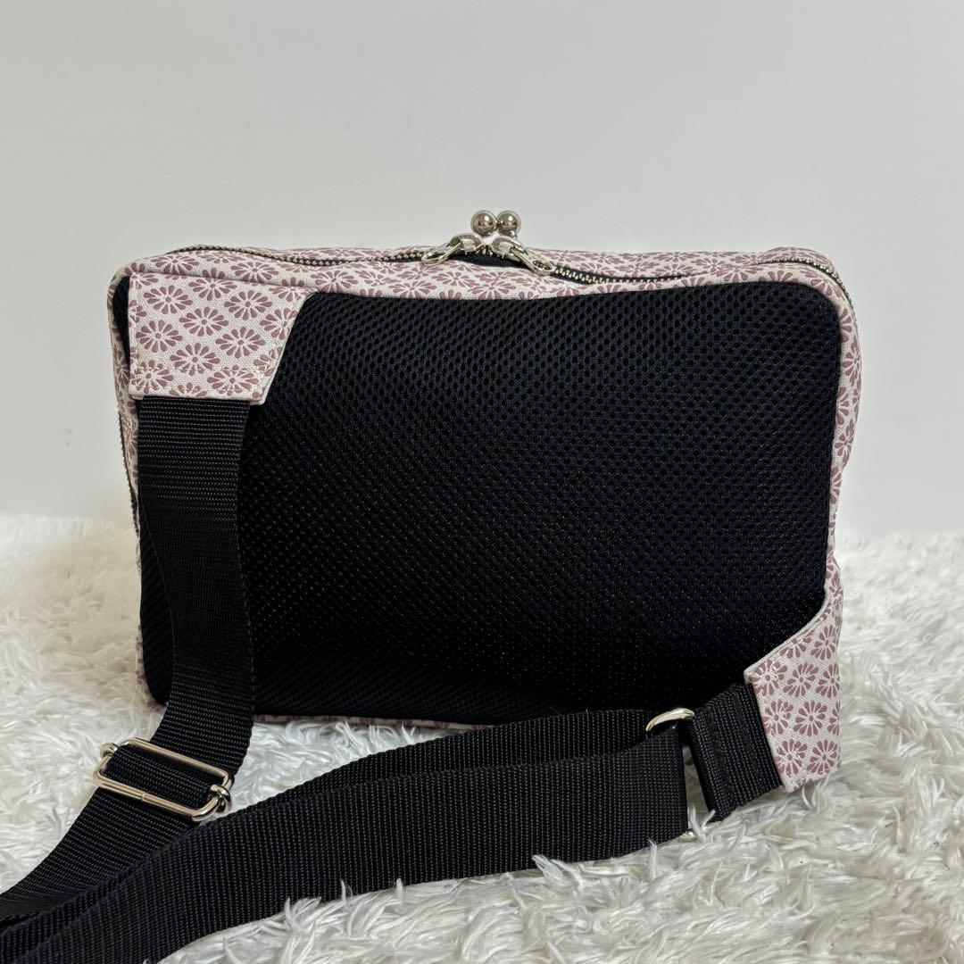 【極美品】 アヤノコウジ スクエア型 がま口 ボディバッグ クロスボディ