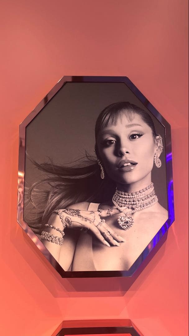 SWAROVSKI Ariana Grande 銀座店限定ショッパーチャーム付き