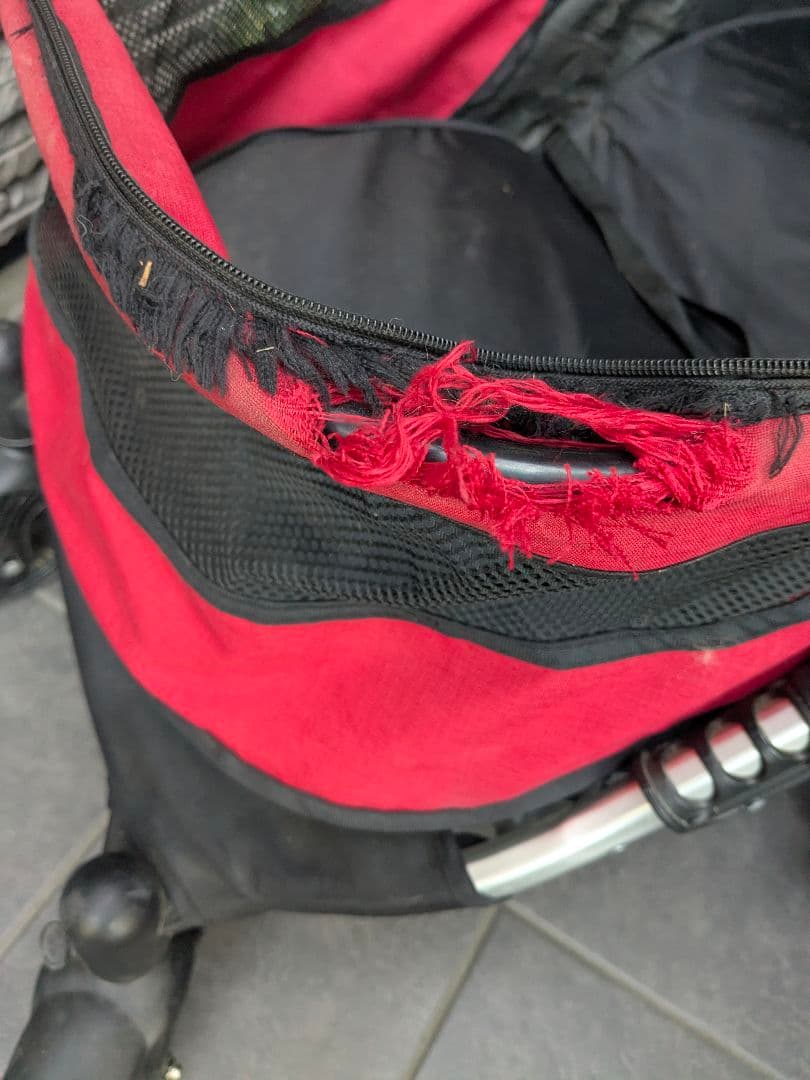 ペットカート　赤と黒