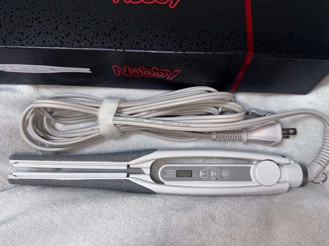 Nobby NBS1200 限定色ホワイト　ストレートヘアアイロン