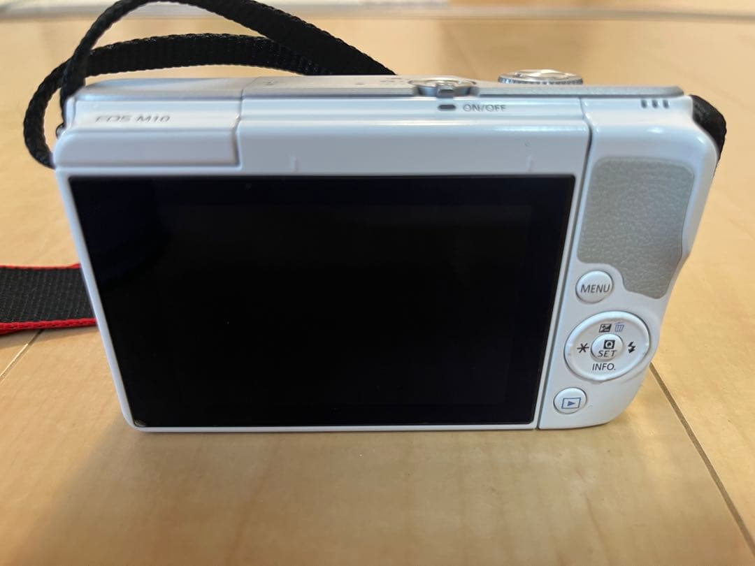 値下げ済　Canon EOS ミラーレスカメラ ホワイト