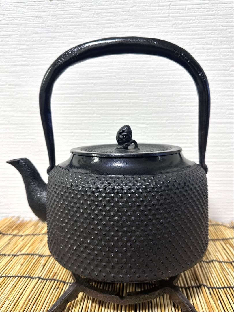 未使用品　成龍堂鋳造所 伝統工芸士 及川　齋（齋峰)造万代屋アラレ3升　南部鉄瓶