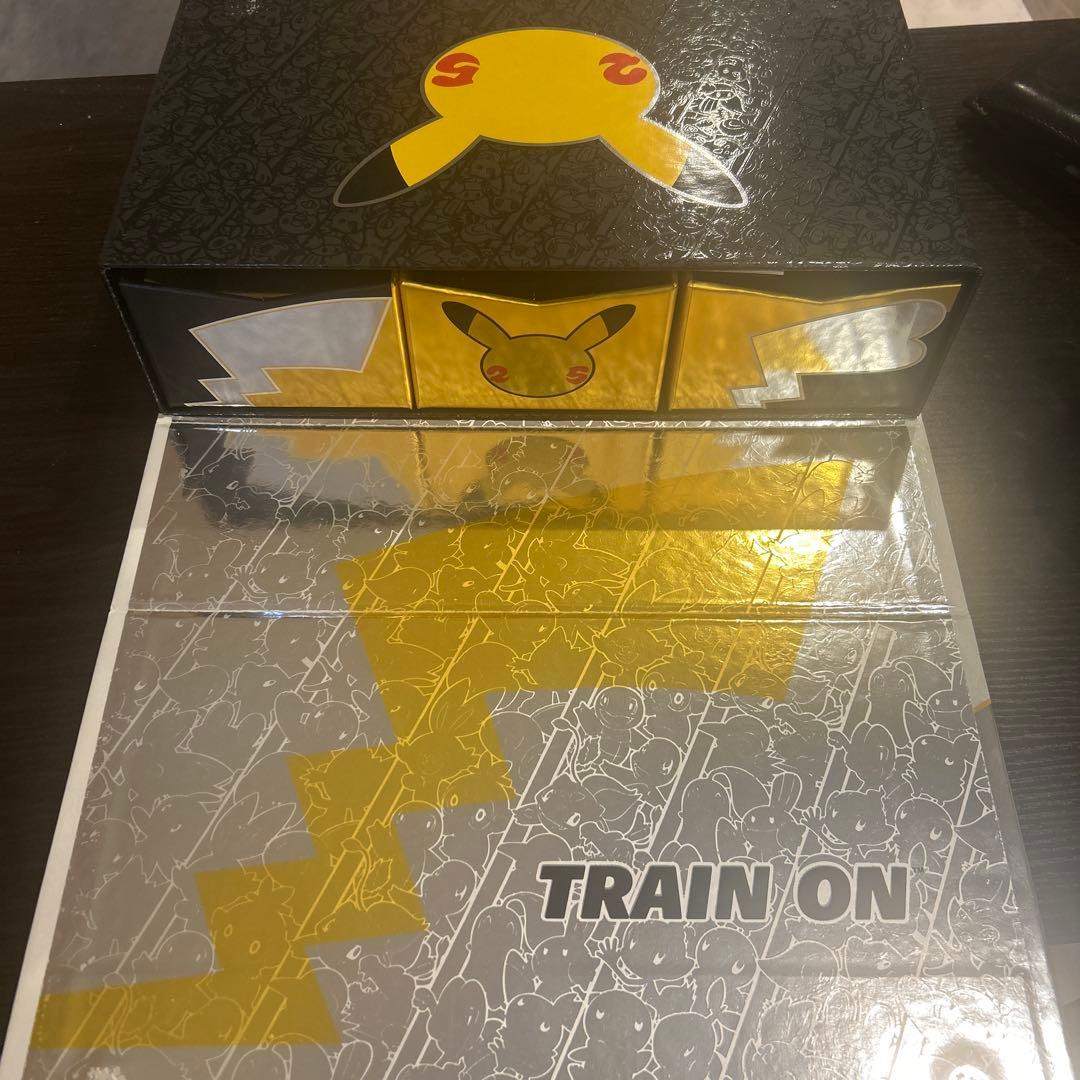 ウルトラプレミアムコレクション　25th セレブレーション　ゴールデンピカチュウ