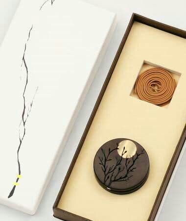 工芸家の手香炉木彫香を入れて古風を開運して工芸品の禅茶道を飾る