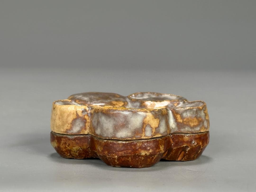 志野焼　香道具　梅形香合　蓋物