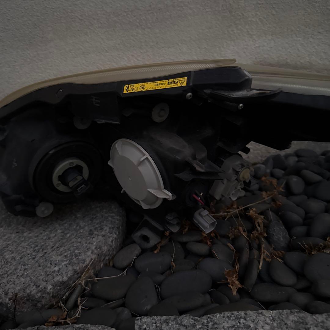 30プリウス　純正後期HIDヘッドライト