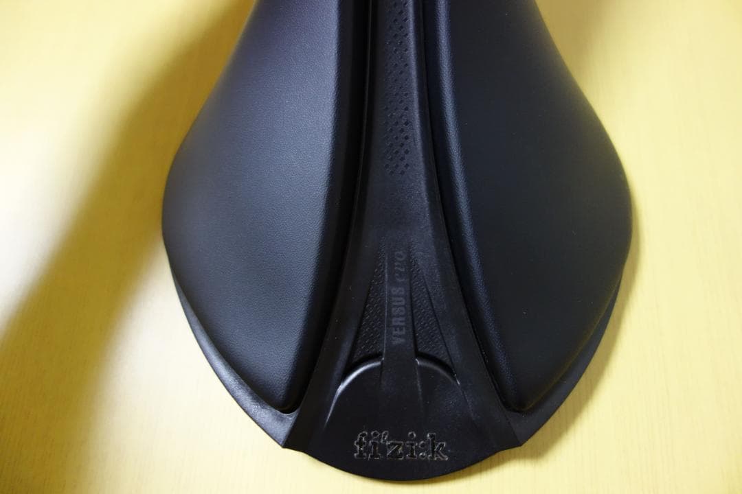 fi'zi:k フィジーク アリアンテ サドル 152mm