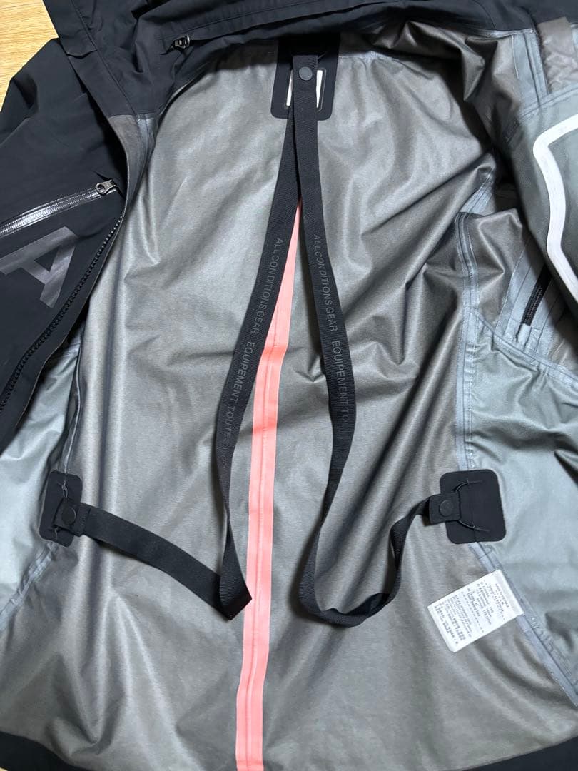 NIKE ACG GORE-TEX ブラックジャケット