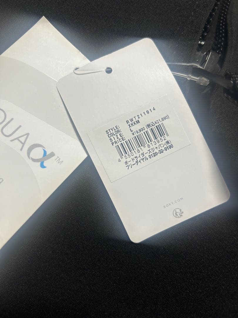 UMA　新品　値下げ中⭐︎ロキシー　黒のフルスーツ 花柄袖