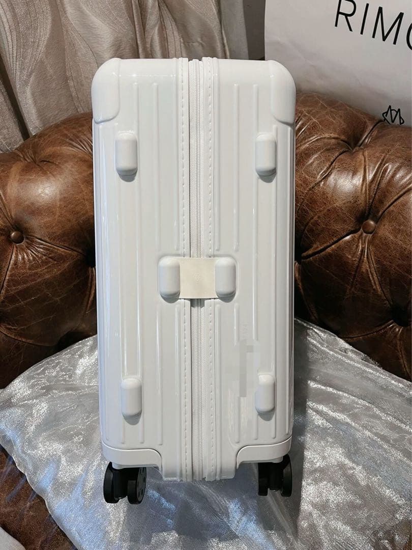 RIMOWA ホワイト スーツケース