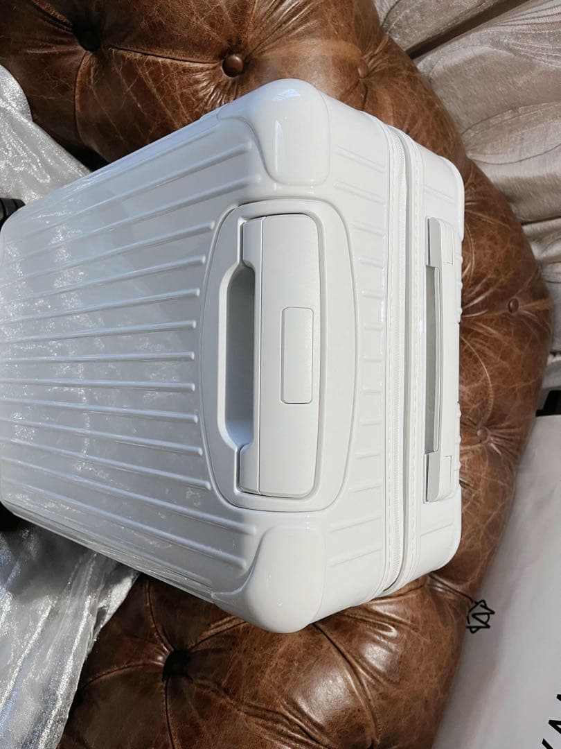 RIMOWA ホワイト スーツケース