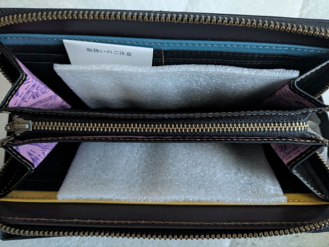 SOLWA 巡音ルカ財布　缶バッチ付属