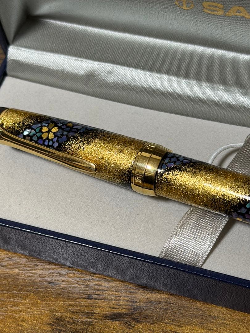 新品未使用　内閣総理大臣　特別慰労品 螺鈿蒔絵 桜流れ セーラー　万年筆　M