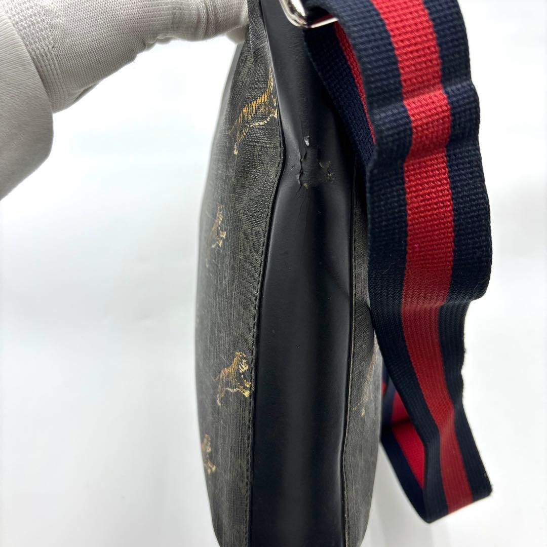 希少 GUCCI グッチ ショルダーバッグ タイガー ggスプリーム 総柄