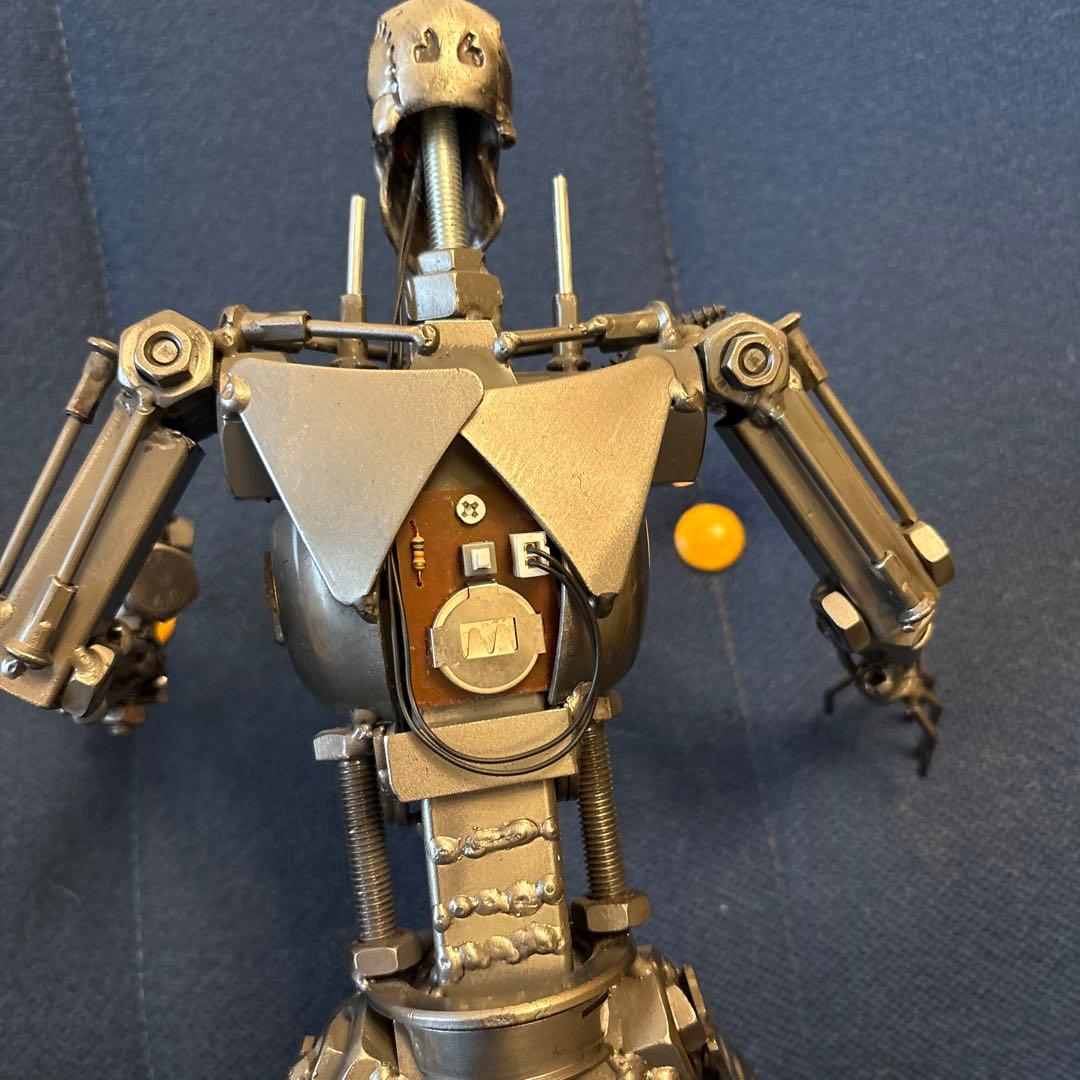 廃材メタルアート　ターミネーター