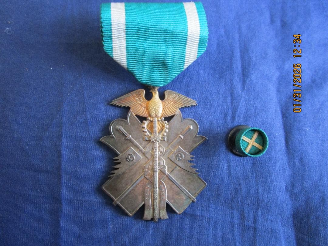 勲章　功七級金鵄章　旧日本軍　勲章メダル 　1箱