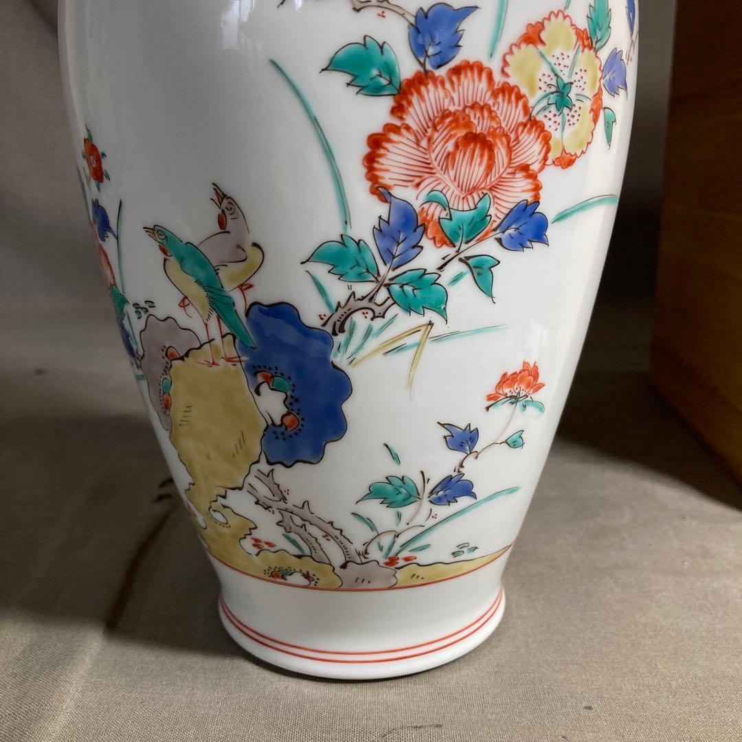 【柿右衛門】赤絵の伝統　名窯　人間国宝　十三代酒井田柿右衛門作　錦牡丹鳥文　花瓶