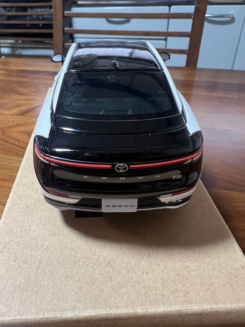 トヨタ　クラウンホワイト/ブラック ミニカー 約1/30スケール