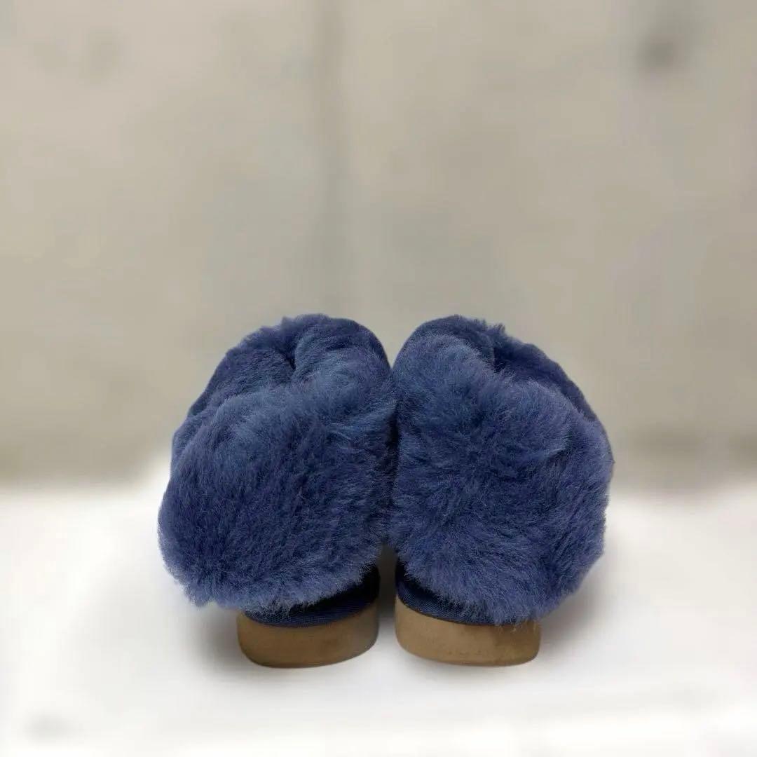 UGG ネイビー ブルーフラワーチャーム付き