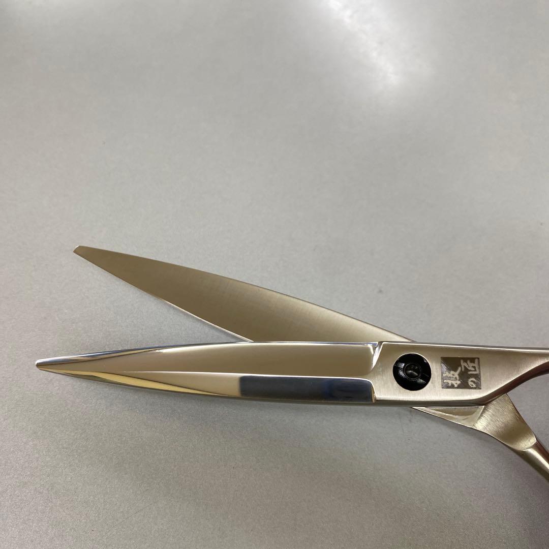 7インチ剣刃シザー　抜群の安定感と豪快な切れ！パワーあり!!新品未使用