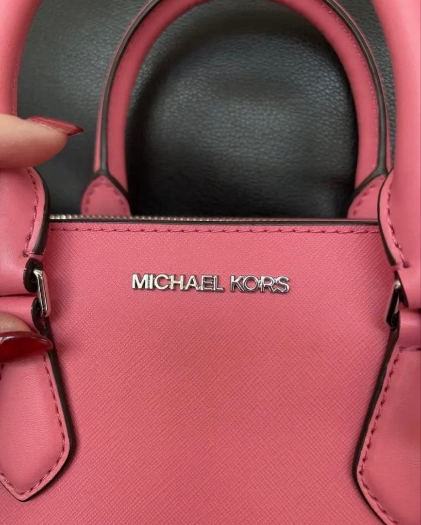 MICHEAL KORSサーモンピンク。セール