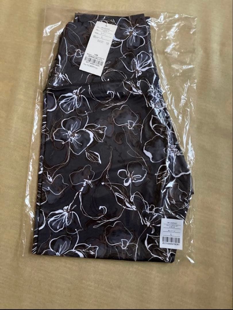 SUKALA ラインフラワープリントレギンス　lava リントスル　モノトーン