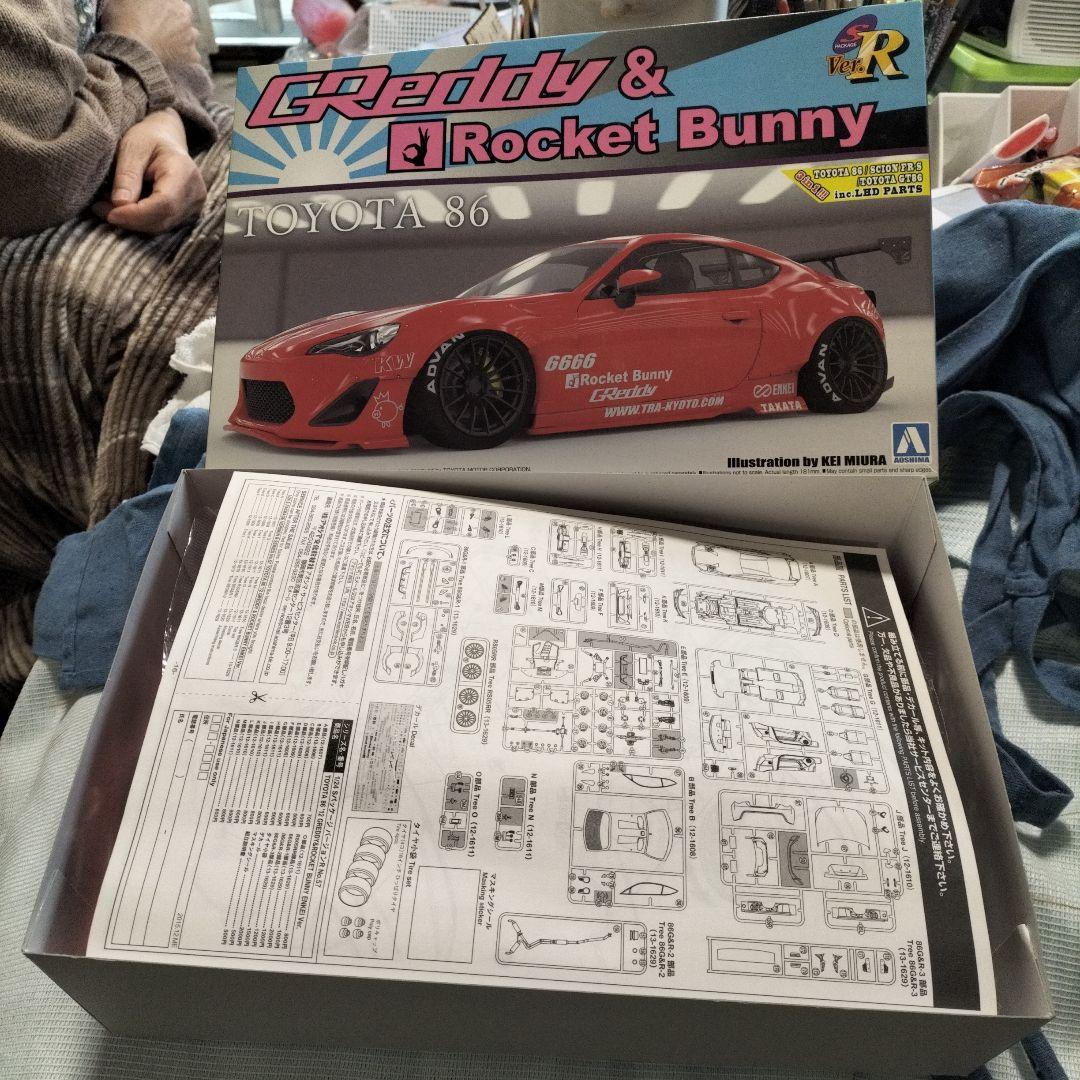青島 1/24 トヨタ 86 GREDDY&ROCKET BUNNY