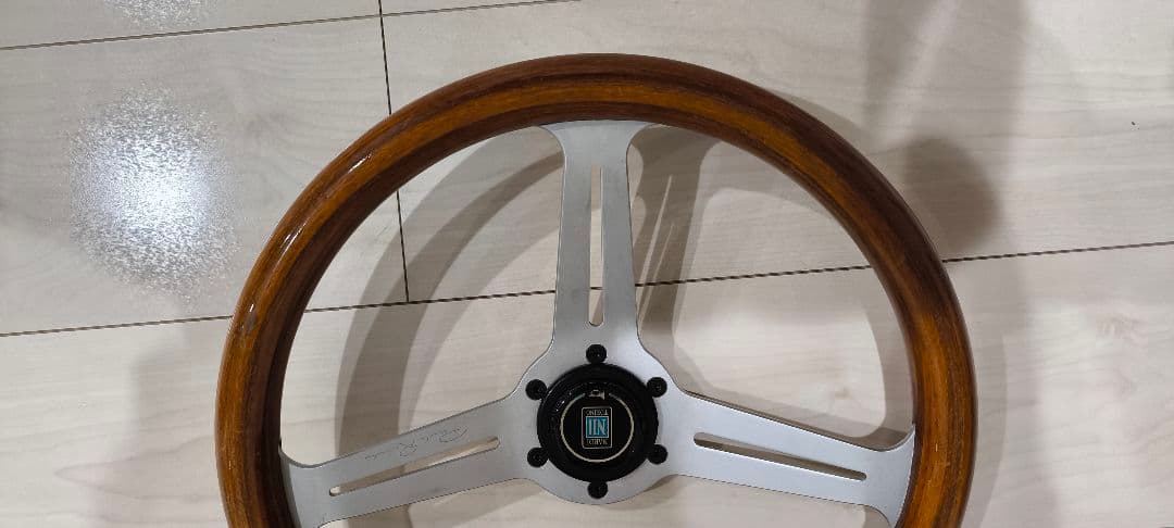 ステアリング　ポール・リカール　ナルディホーンボタン付き！　中古品