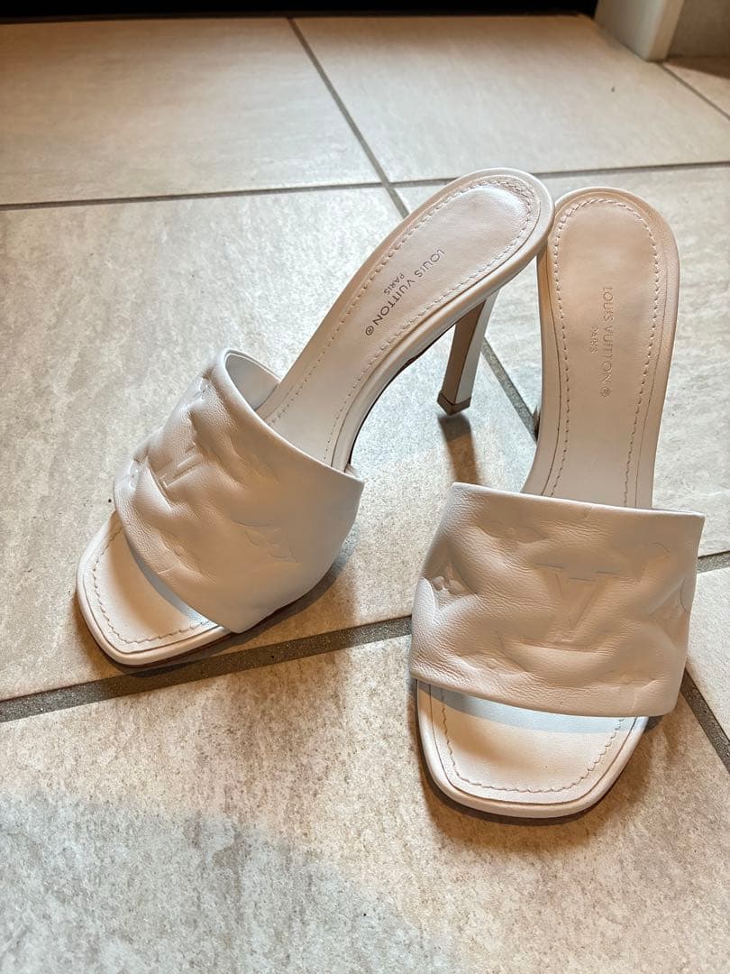 Louis Vuitton ホワイト エンボス　ピンヒール