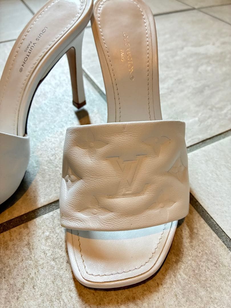 Louis Vuitton ホワイト エンボス　ピンヒール