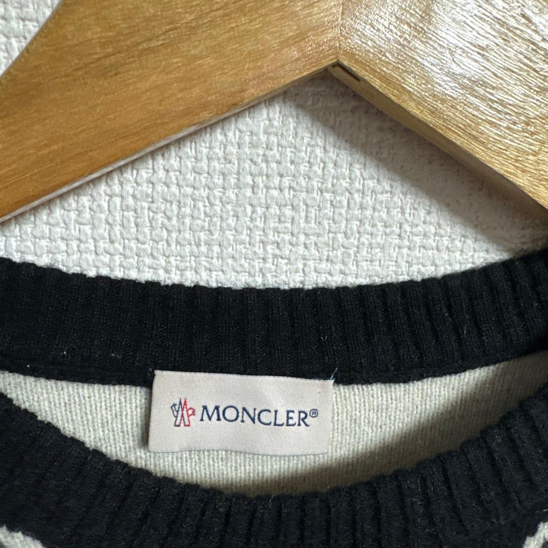 【人気】MONCLER ブラック ニットセーター ロゴ入り　黒　mサイズ
