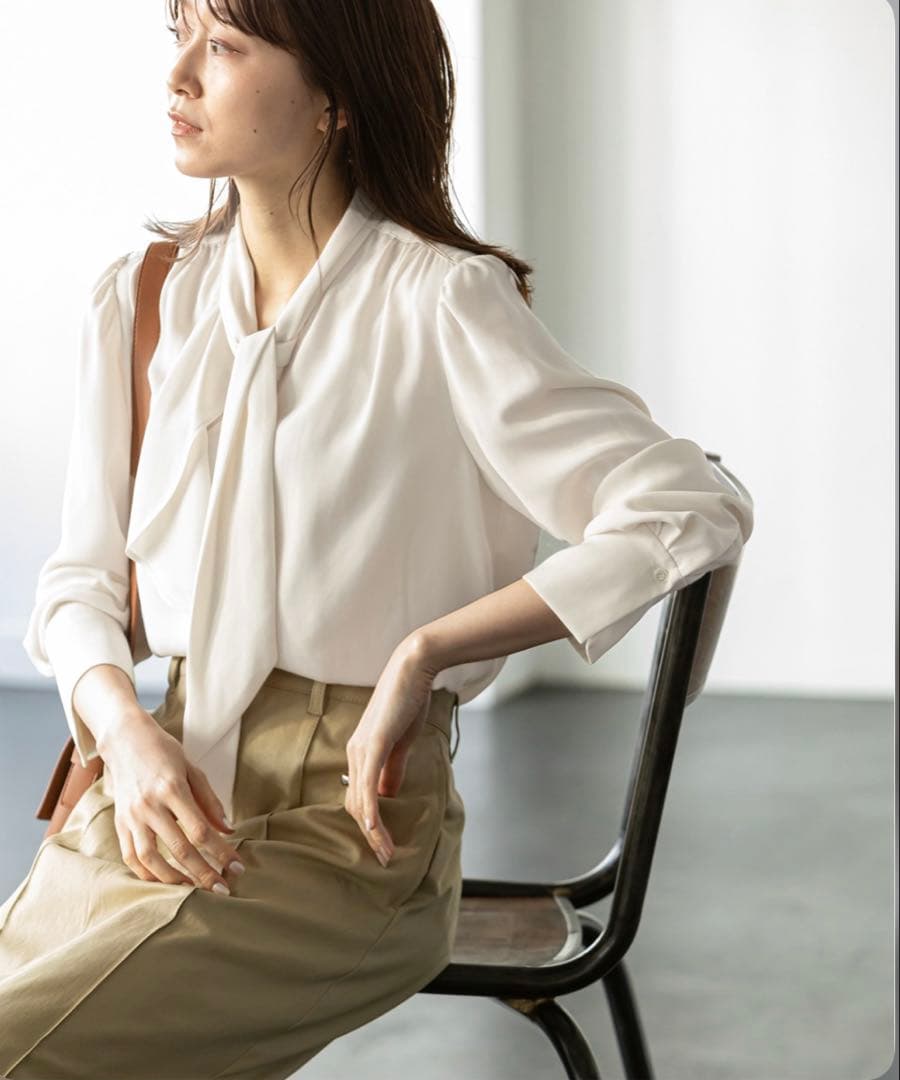 NOBLE ロイヤルサテンボウタイブラウス　アイボリー