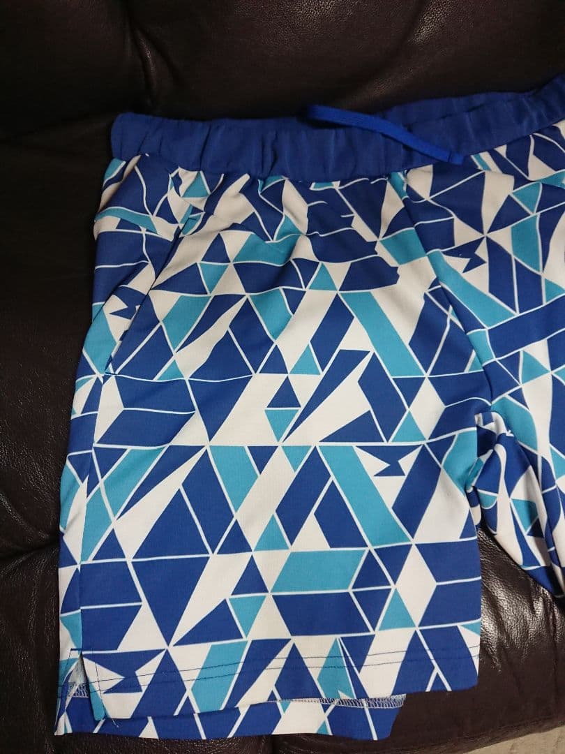 人気抜群。幾何学模様のスポーツパンツ