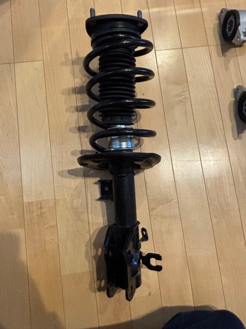 【美品】新車5000キロ外し mazda6 アテンザ gj 純正サスペンション