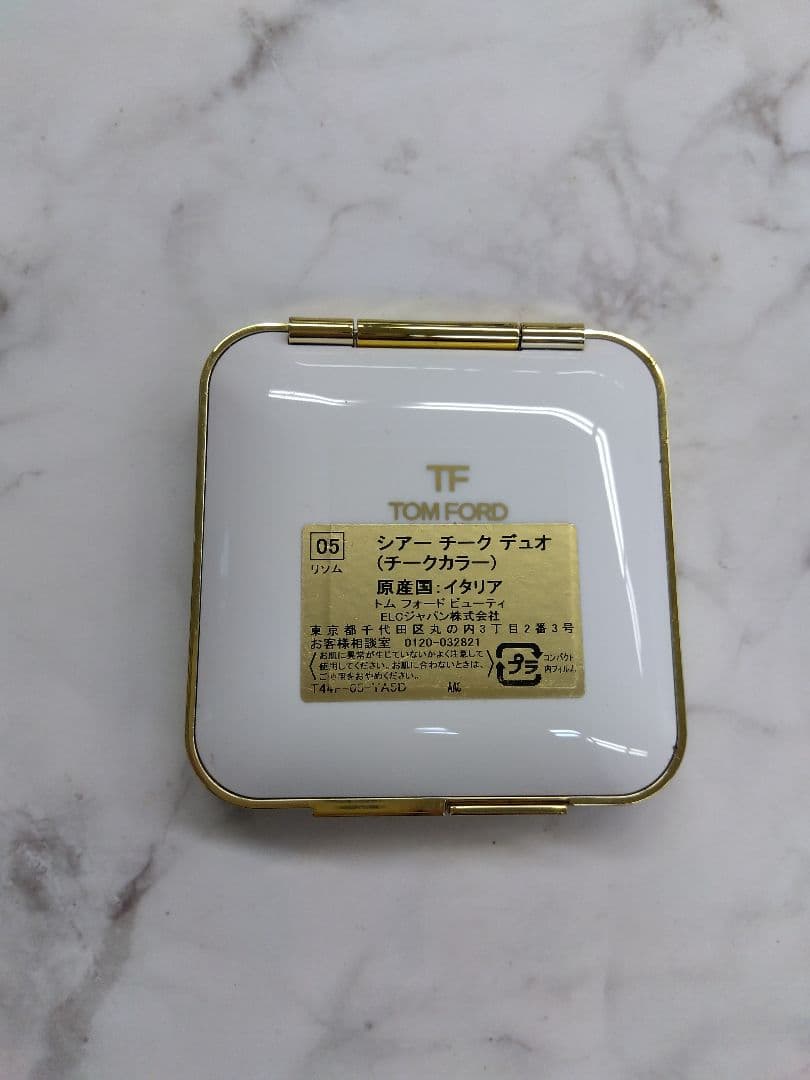 トムフォード シアーチークデュオ 05 リソム