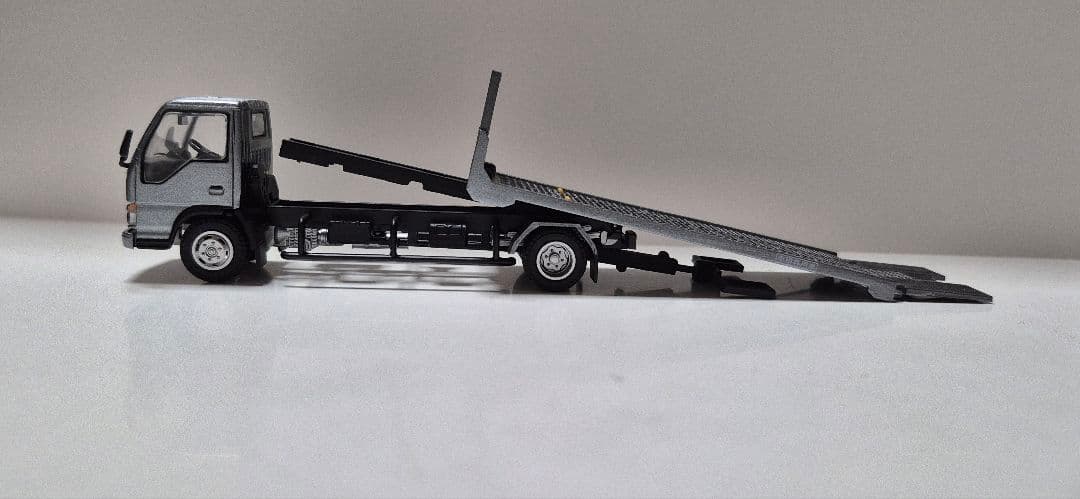 いすゞ ELF（エルフ）積載車　1/64 ミニカー