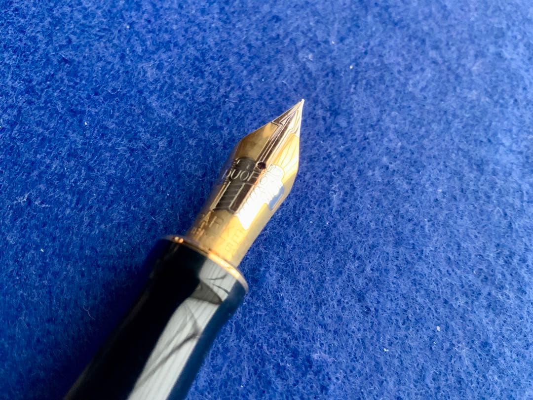 パーカー万年筆　デュオフォールド　センテニアル　XF マーブルレッド