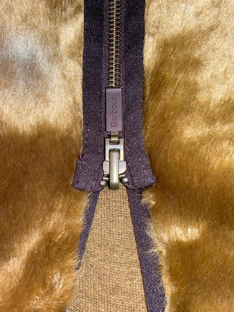 新品タグ付き　BARBOUR フロントジップ ファー ライナー ベスト　32