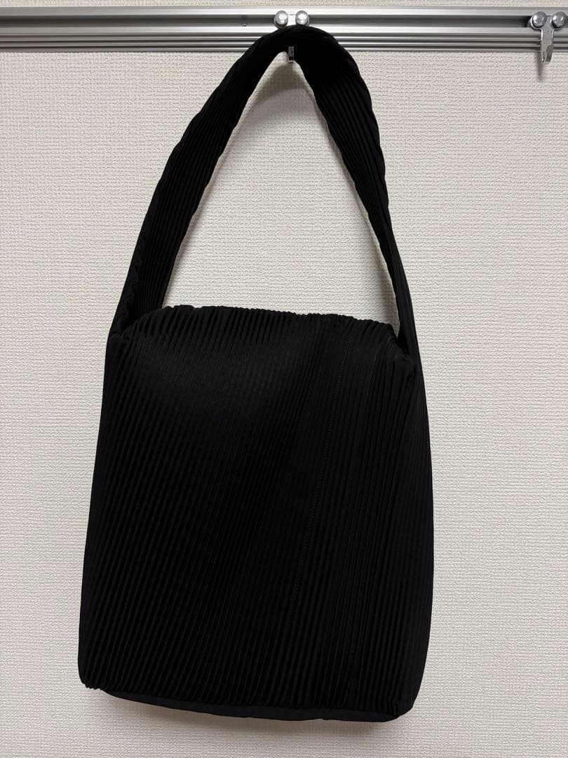 オムプリッセイッセイミヤケ ROUNDED SQUARE BAG