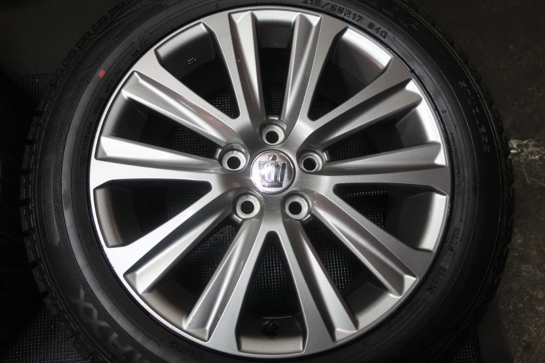 2025年 スタッドレス ダンロップ 215/55R17 クラウン アスリート