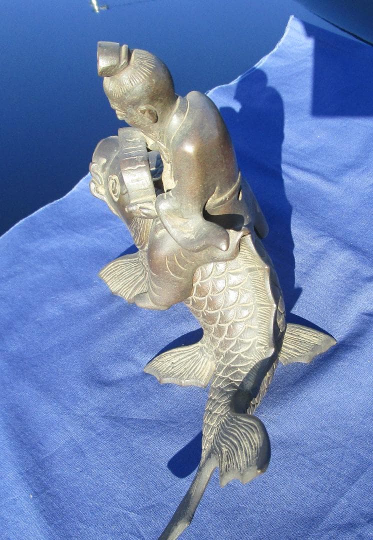 古銅　香炉　置物　乗ったり　書斎物　鯉仙人　程度良し　重さ約1230グラム　1体