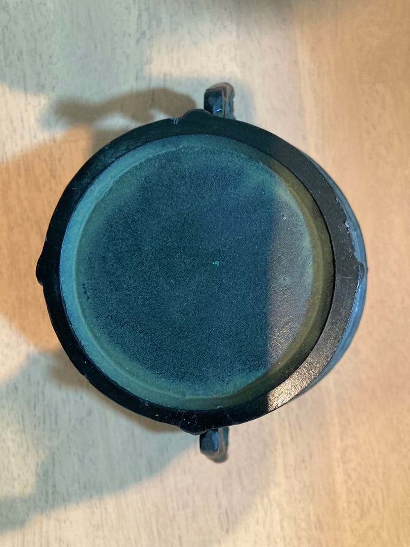 青銅製彫刻模様の壺