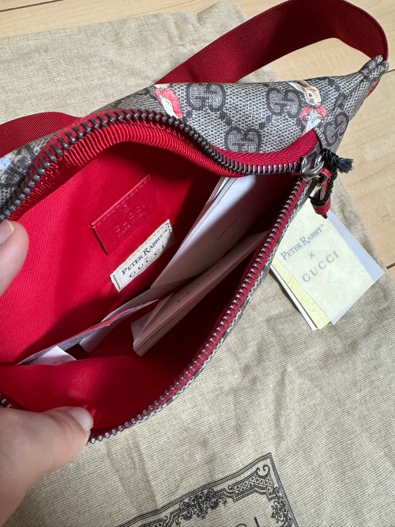 GUCCI ボディバッグ ウサギとリンゴ柄グッチ チルドレンズ ベルトバッグ新品