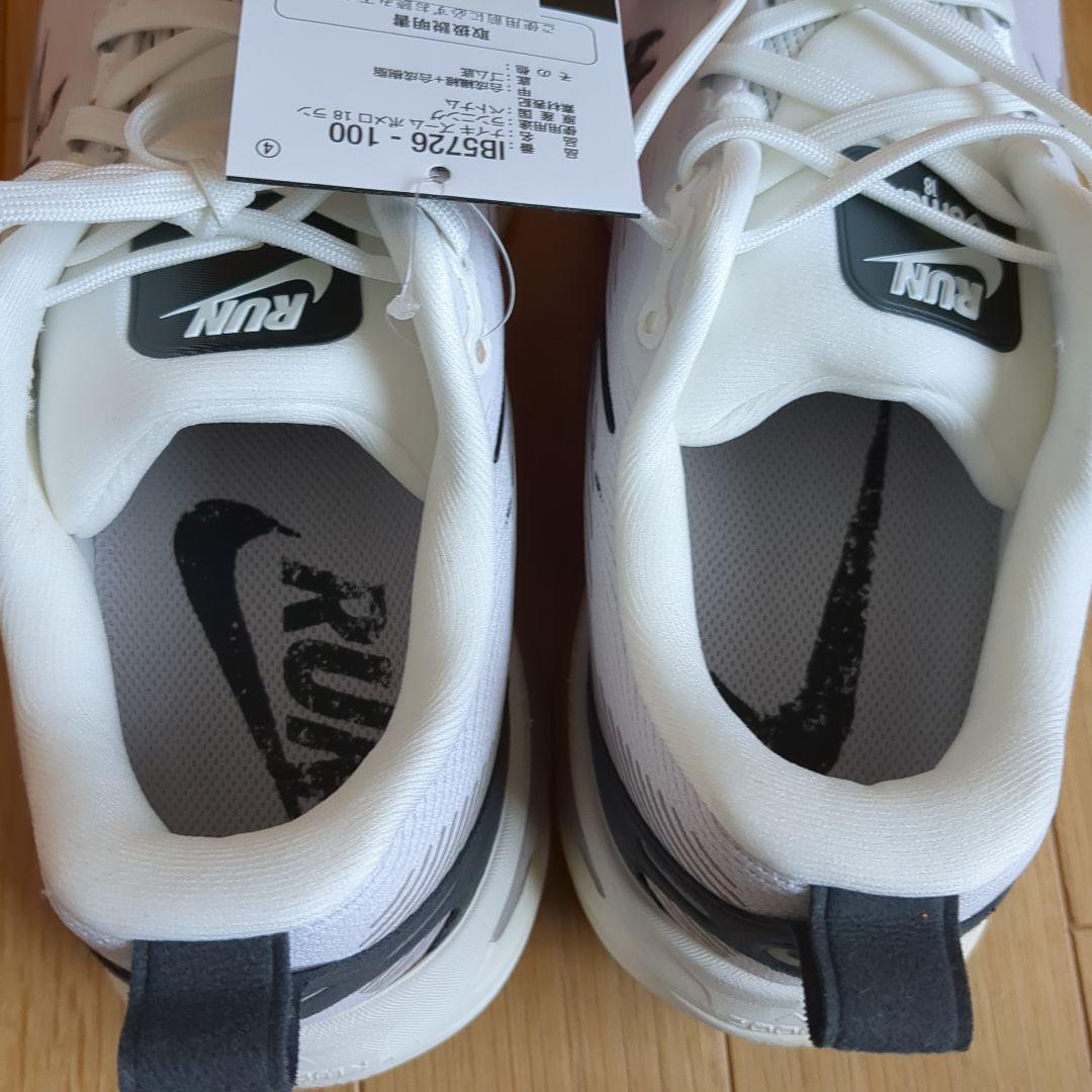 新品 未使用 Nike Vomero18 26cm 白 ナイキ ボメロ18