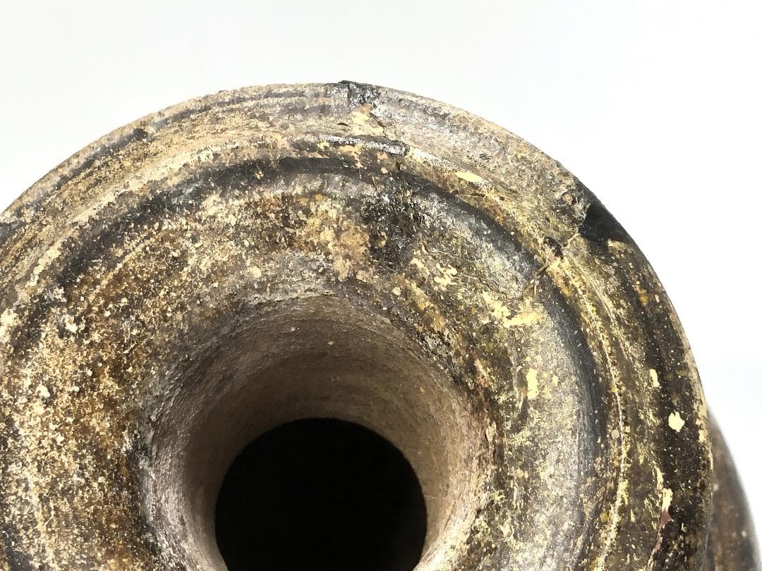 【 緑褐釉鍔口線刻文壺 】　クメール陶　12～14世紀　蔵出初品