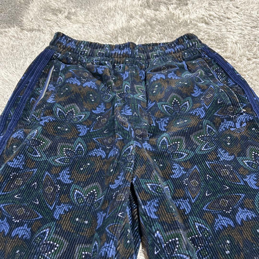 adidas originals 総柄コーデュロイバギートラックパンツ