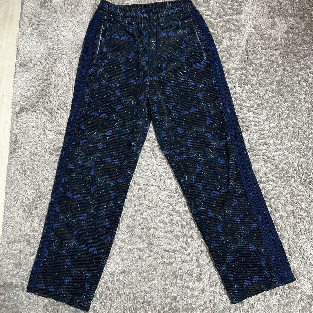 adidas originals 総柄コーデュロイバギートラックパンツ