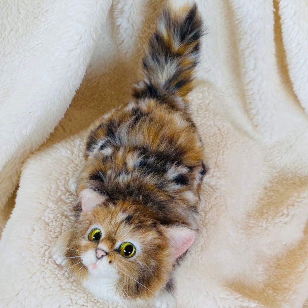 羊毛フェルト猫　全身　リアル可愛い三毛のサイベリアン