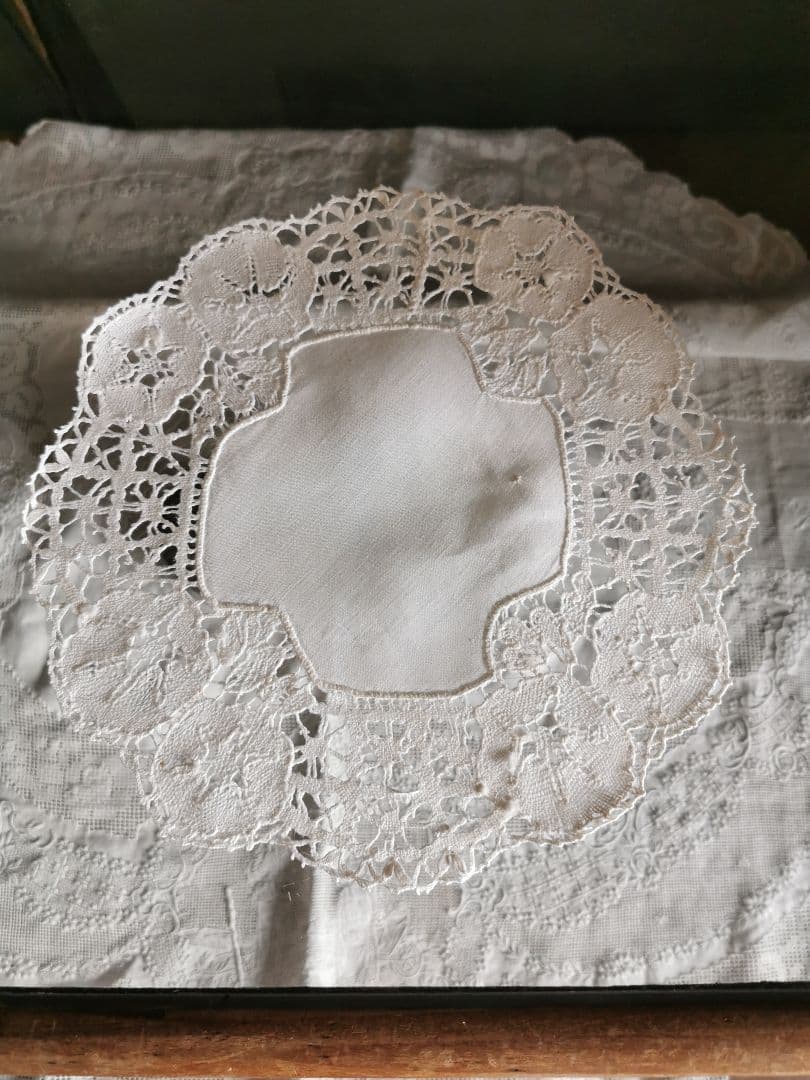 アンティーク 朝顔のボビンレース 十字架リネンドイリー イタリー? アメリカ購入